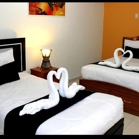 Hostal Universal Huaraz Buitenkant foto
